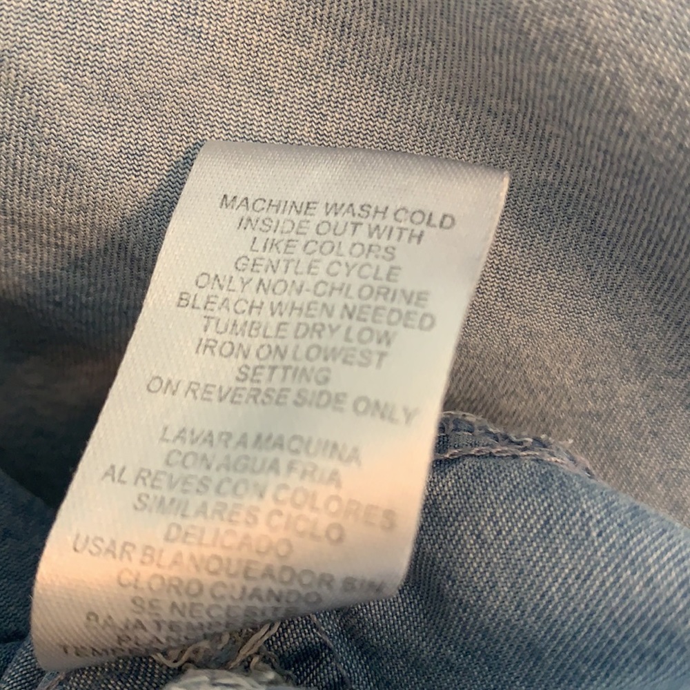 DEMOCRACY | Women’s Chambray Lyocell Top - Picture 13 of 15